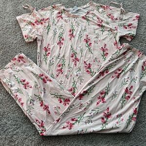 Flora Women’s Pink Floral PJ Set 
Size L